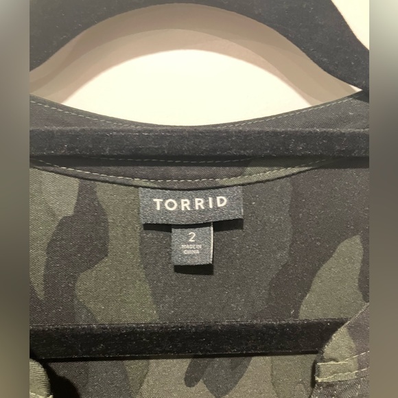 TORRID S2 Camo Top - Picture 3 of 4